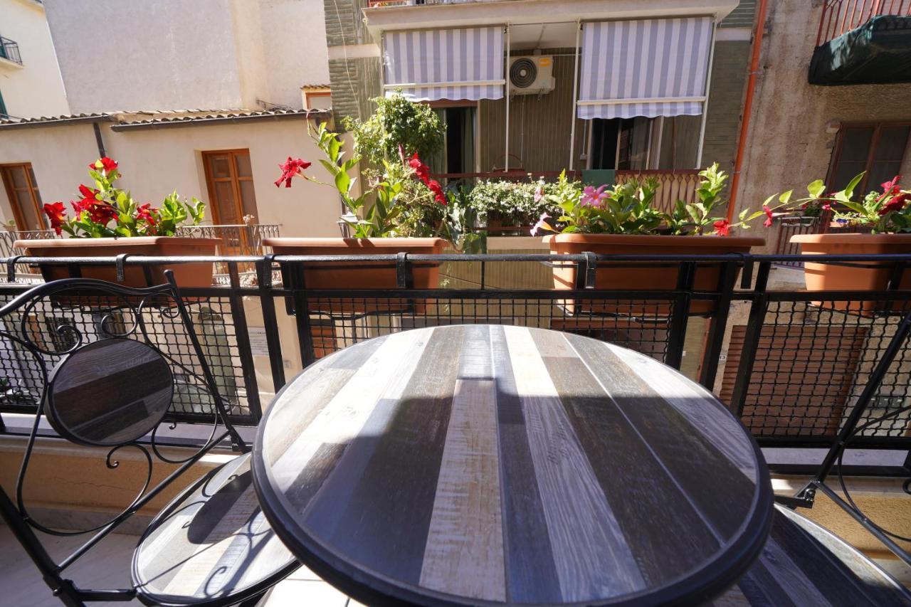 Regina Stella Bed & Breakfast Lascari Bagian luar foto