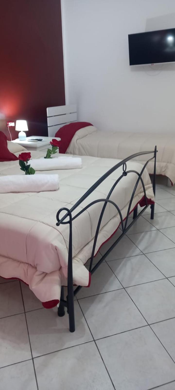 Regina Stella Bed & Breakfast Lascari Bagian luar foto